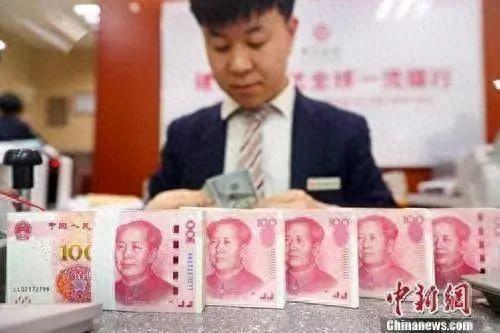 “房贷利率又降了,一月能省出一杯奶茶钱”