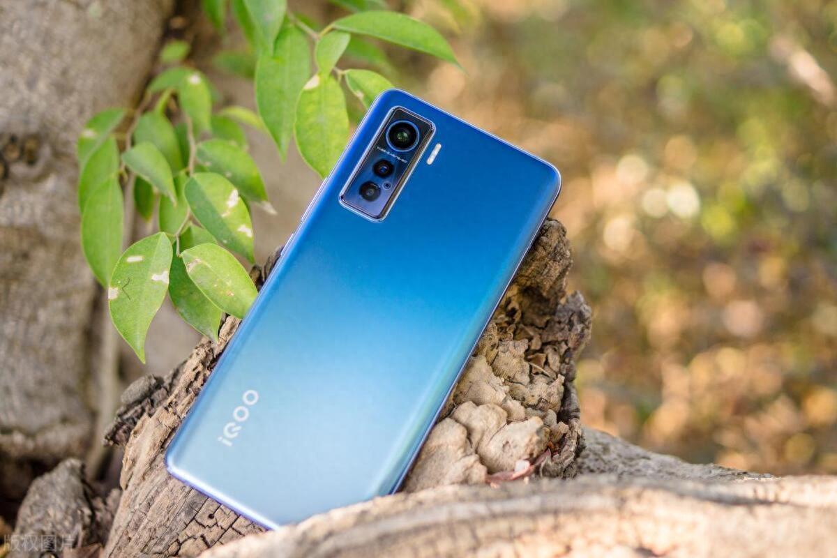 iqoo终于要出手了 170万跑分+1.5k直屏+120w 只要2299?