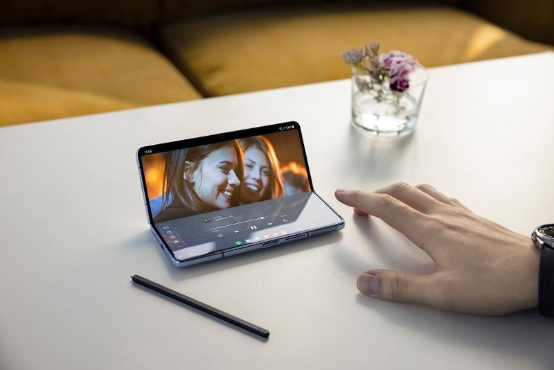 折叠屏手机时代加速到来 三星galaxy z fold5成最优解