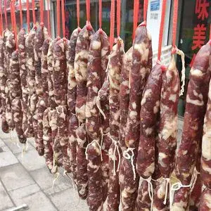 女子连吃一周腊肠后左眼失明