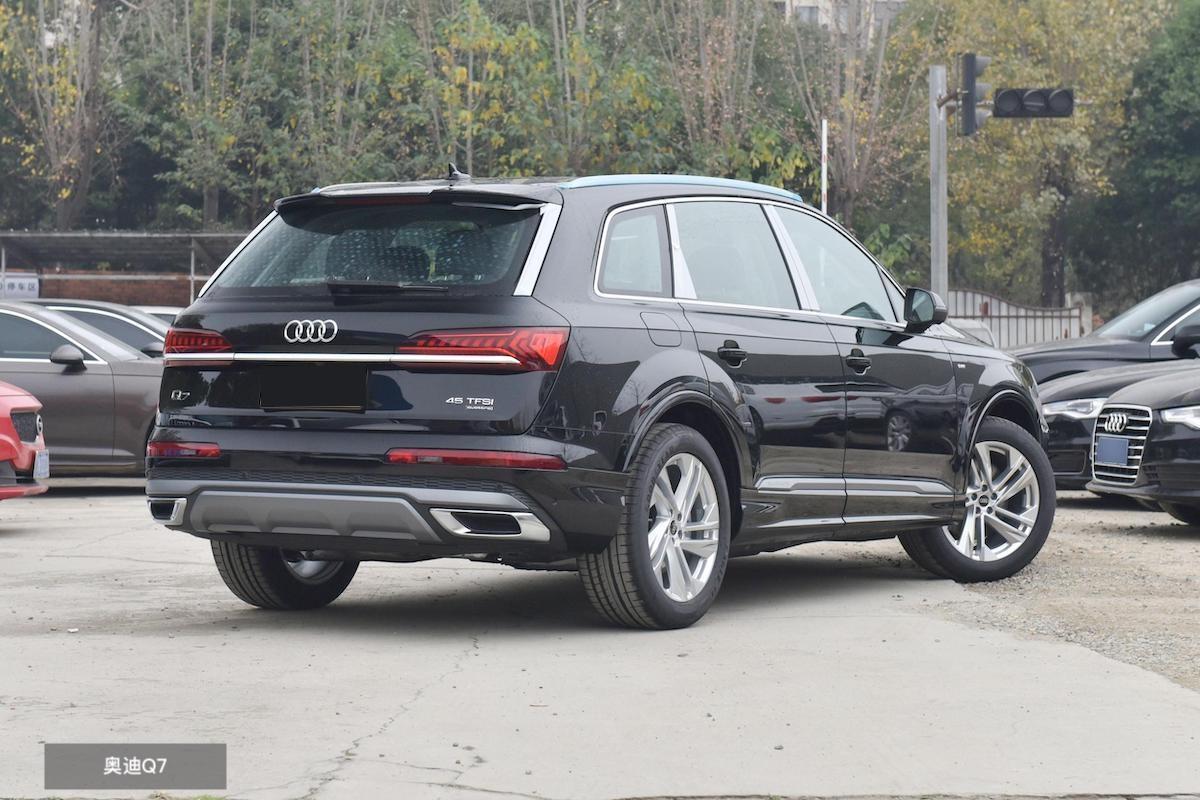 预算60万买豪华suv,林肯飞行家对比奥迪q7,究竟谁更胜一筹?
