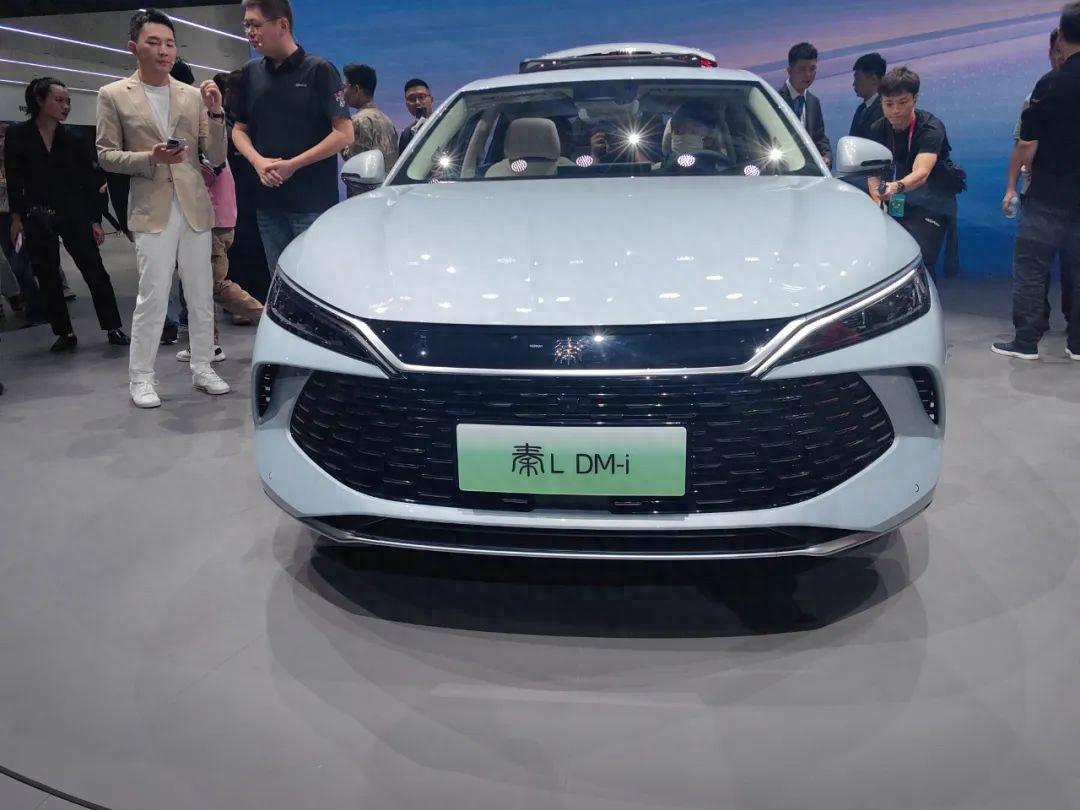 2024北京车展:比亚迪秦l,搭最新dm-i