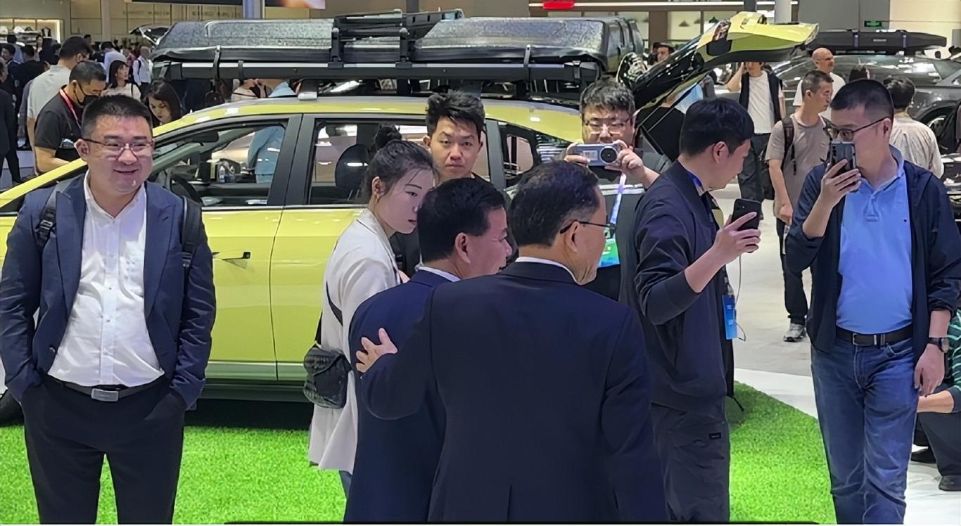 广汽集团董事长曾庆洪车展疑似说话:从明天开始绝对不能这样做了