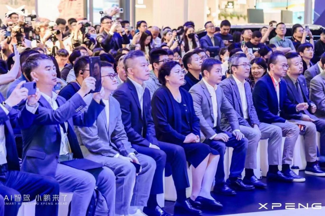 ai智驾,小鹏来了,小鹏x9荣膺九冠王,智能驾驶进入新纪元