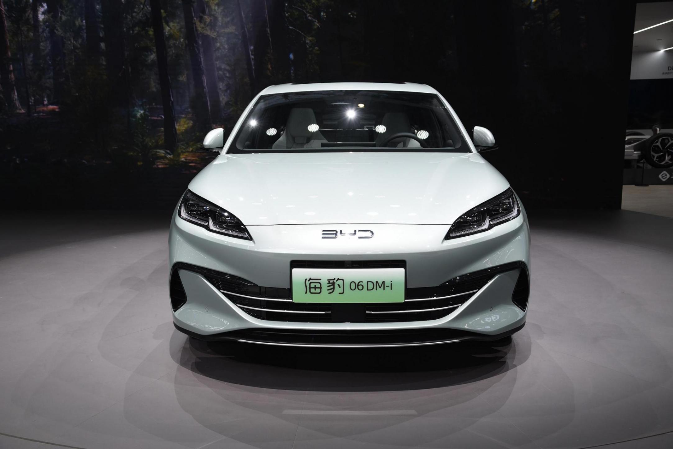 中型车/售价或超过12万元 比亚迪海豹06 dm-i亮相2024北京车展