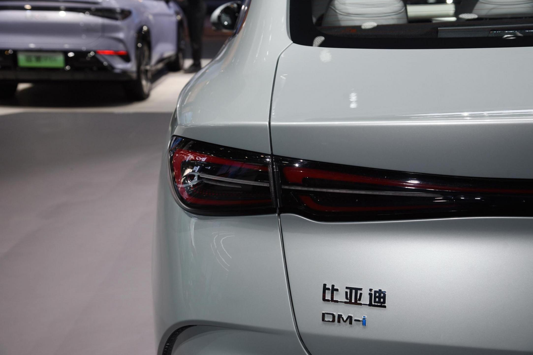 中型车/售价或超过12万元 比亚迪海豹06 dm-i亮相2024北京车展