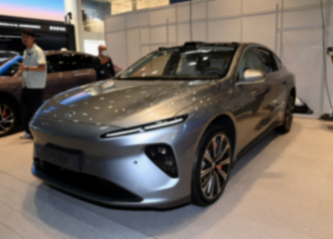2024年北京车展,蔚来发布新车,长5米1多,纯电续航超1000km