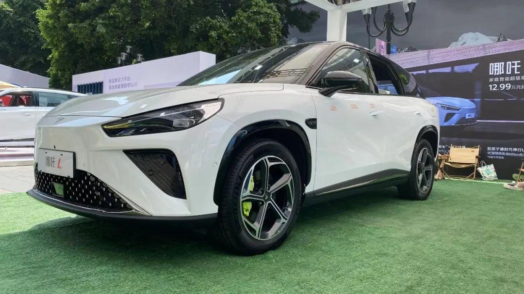 体验哪吒l:新三件套样样都有,增程系统升级,平替理想l6?