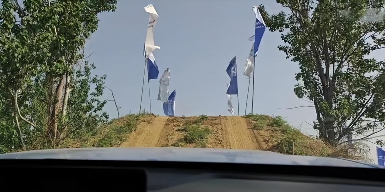 奇瑞icar 03丛林深度体验,方盒子造型引领潮流,年轻人新宠!