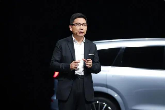 余承东卸任华为终端ceo,保留董事长职位,正常调整专心造车?