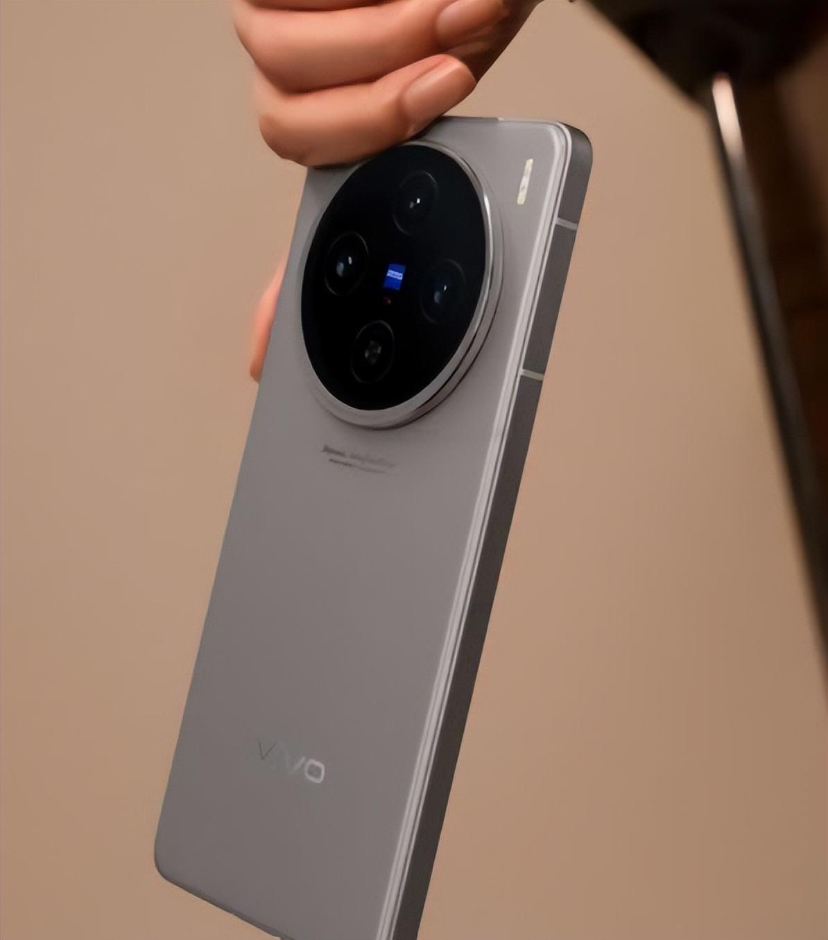 开局开门红 vivo x100s惊艳亮相