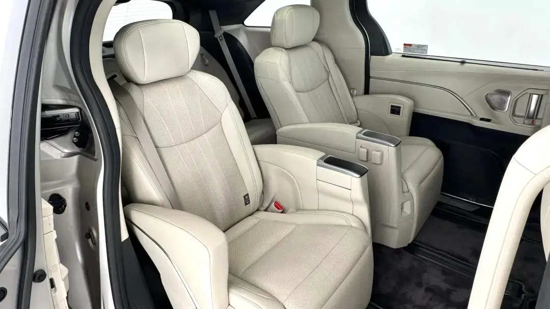 别克gl8 phev和丰田赛那,谁才是35万中大型mpv最优选?