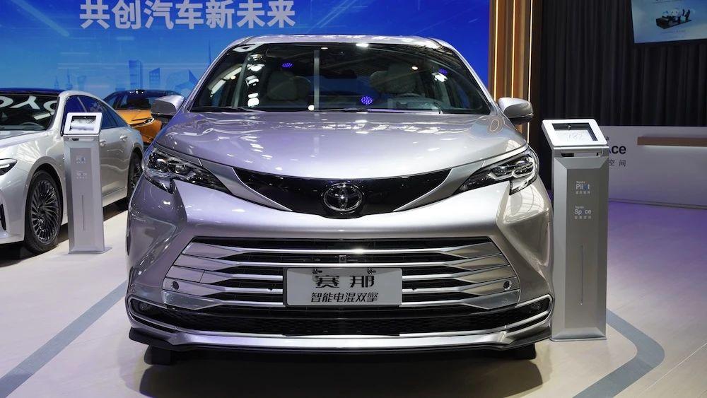 别克gl8 phev和丰田赛那,谁才是35万中大型mpv最优选?
