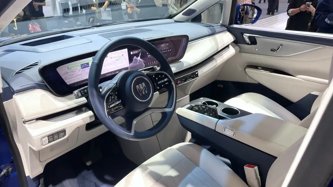 别克gl8 phev和丰田赛那,谁才是35万中大型mpv最优选?