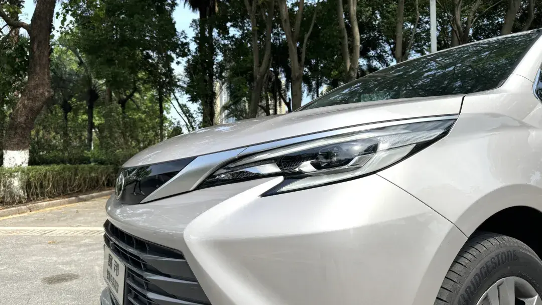 别克gl8 phev和丰田赛那,谁才是35万中大型mpv最优选?