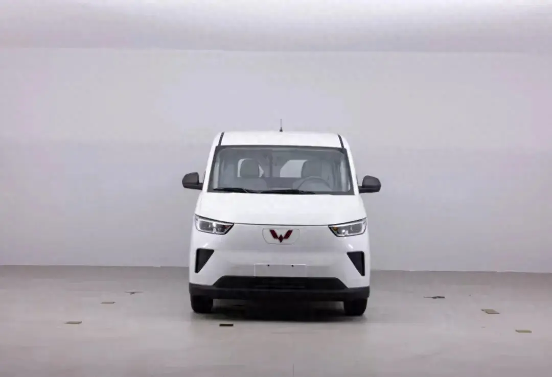 纯电面包车“天花板”,全新一代五菱扬光上市,车长对比宝马5系