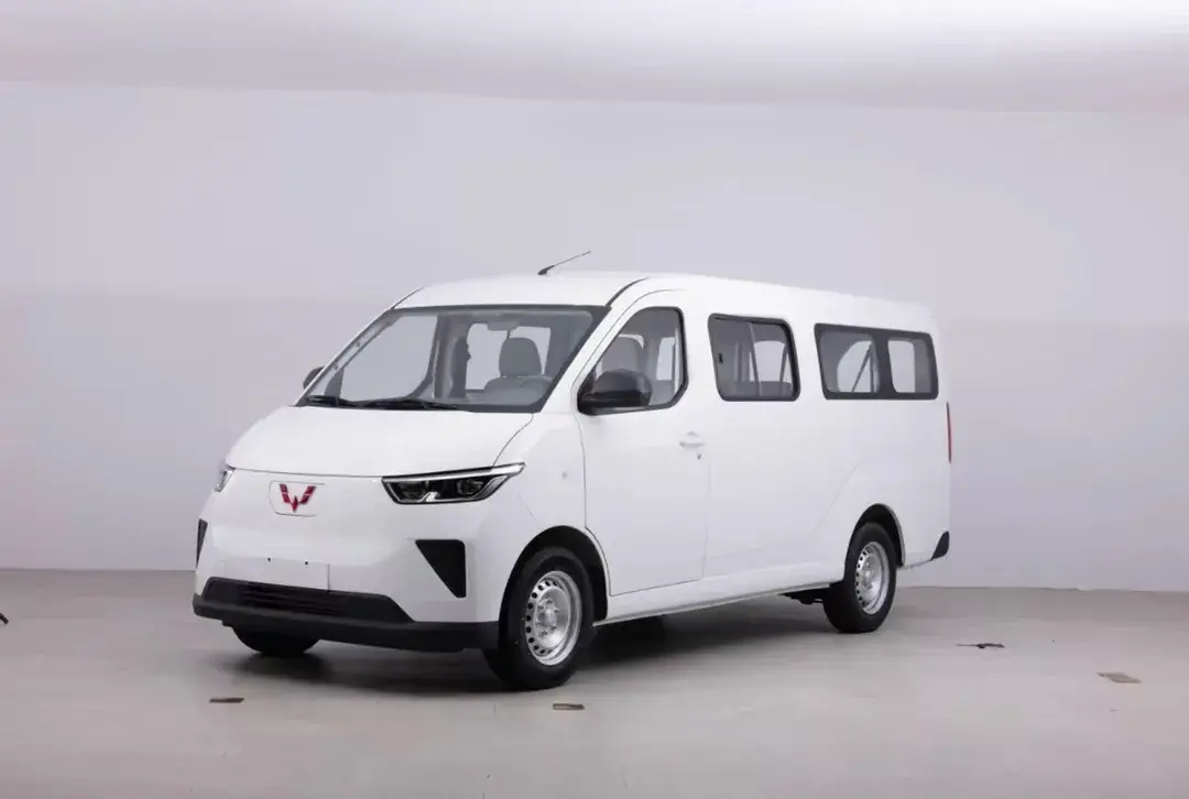 纯电面包车“天花板”,全新一代五菱扬光上市,车长对比宝马5系
