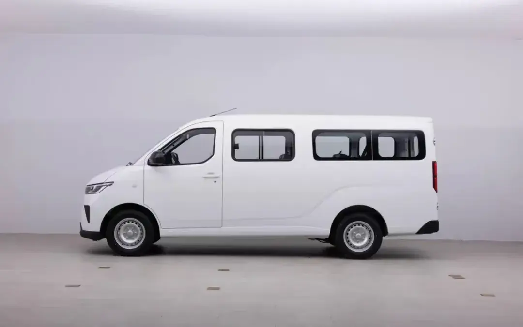 纯电面包车“天花板”,全新一代五菱扬光上市,车长对比宝马5系