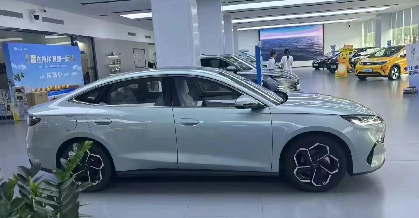 仅9.98万起!比亚迪秦l、海豹06正式上市,亏电油耗低至2.9l