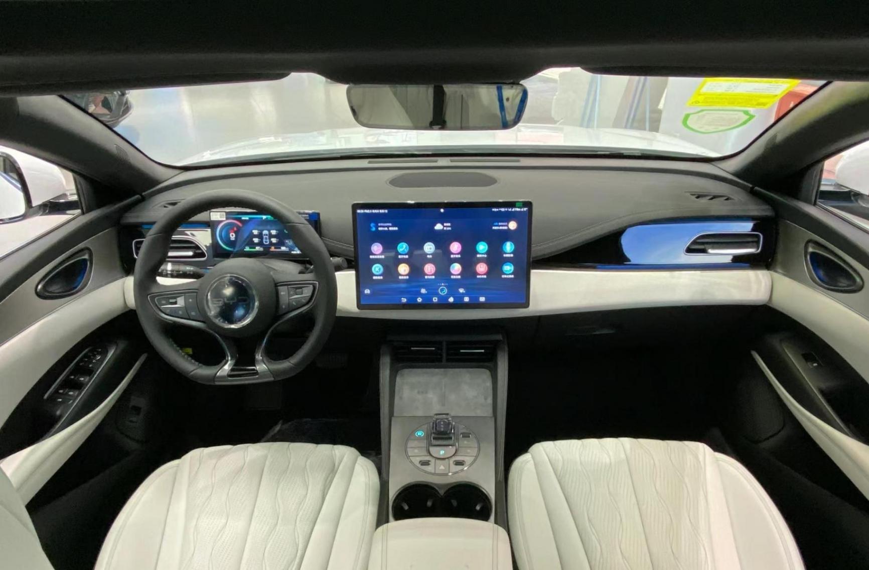 仅9.98万起!比亚迪秦l、海豹06正式上市,亏电油耗低至2.9l