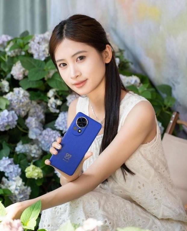 今夏最in手机华为nova 12 ultra 星耀版开售,影像、通信全面拉满