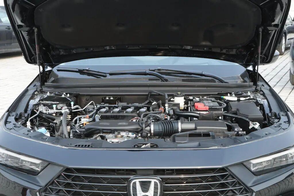 想买日系b级车,本田雅阁和日产天籁,究竟该如何选择?