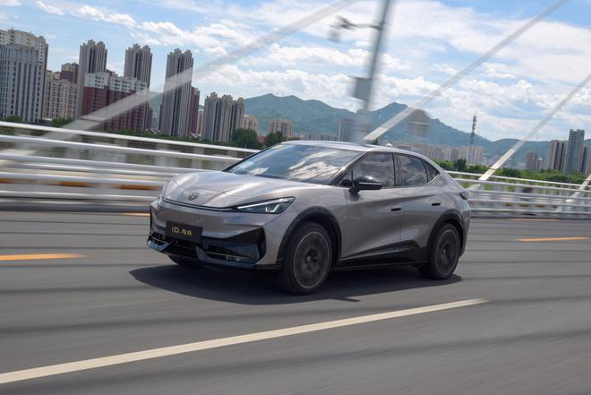 这车限时降价4万,纯电续航614km,转弯半径4.7m,关键还是大众造