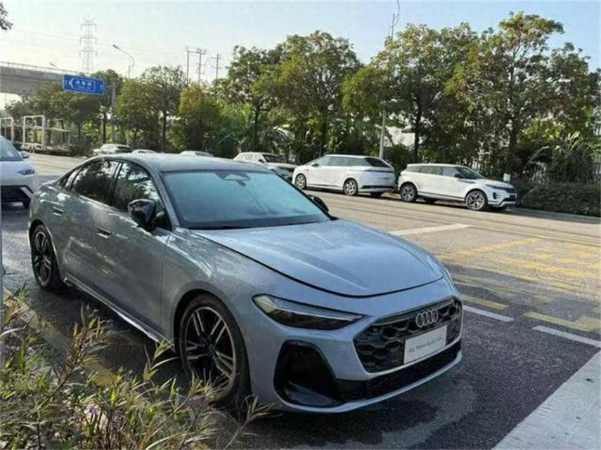 车长超4米9,全新奥迪a5l现身街头,搭载第五代ea888发动机