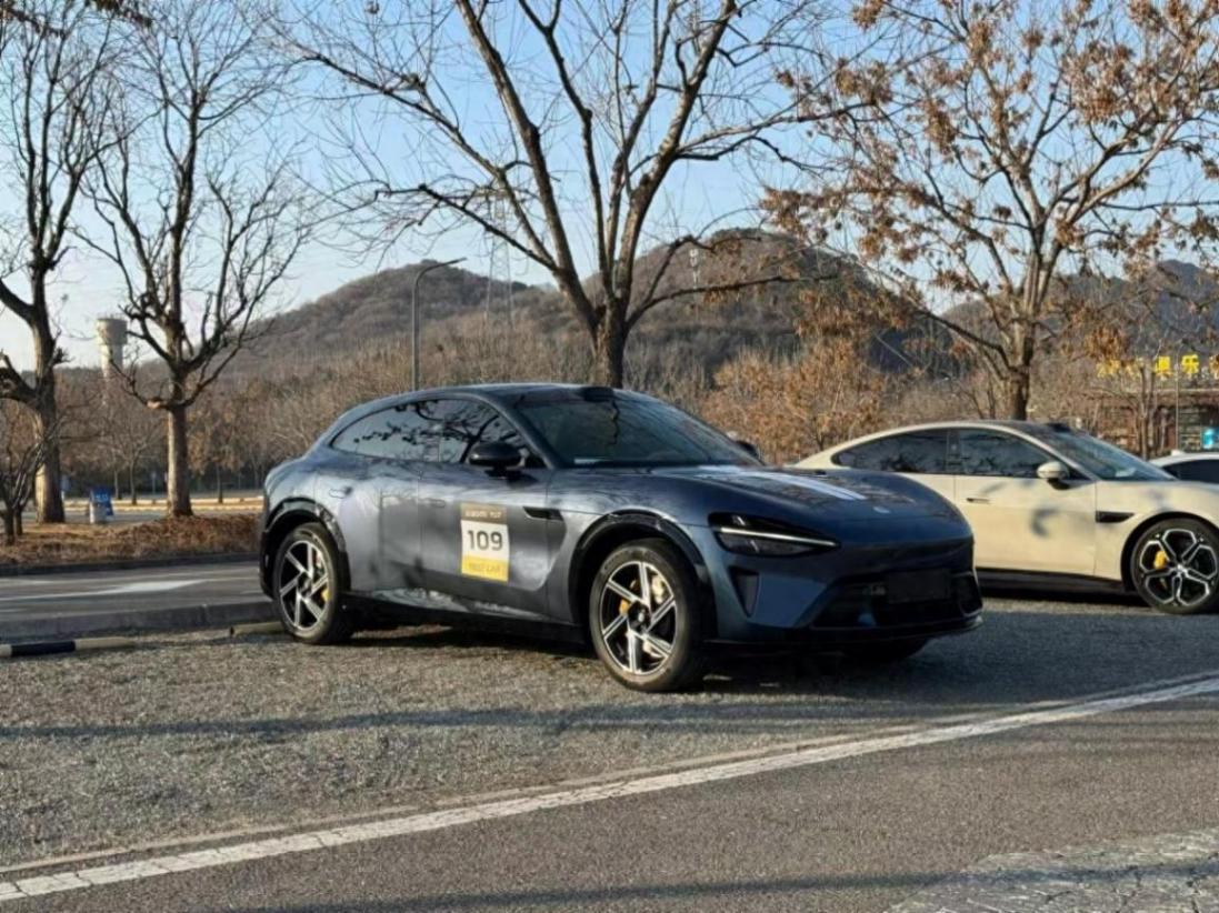 比定妆照更惊艳,小米yu7实车现身,将于明年6-7月上市