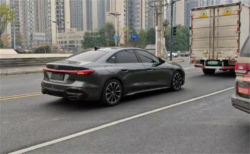 车长超4米9,全新奥迪a5l现身街头,搭载第五代ea888发动机