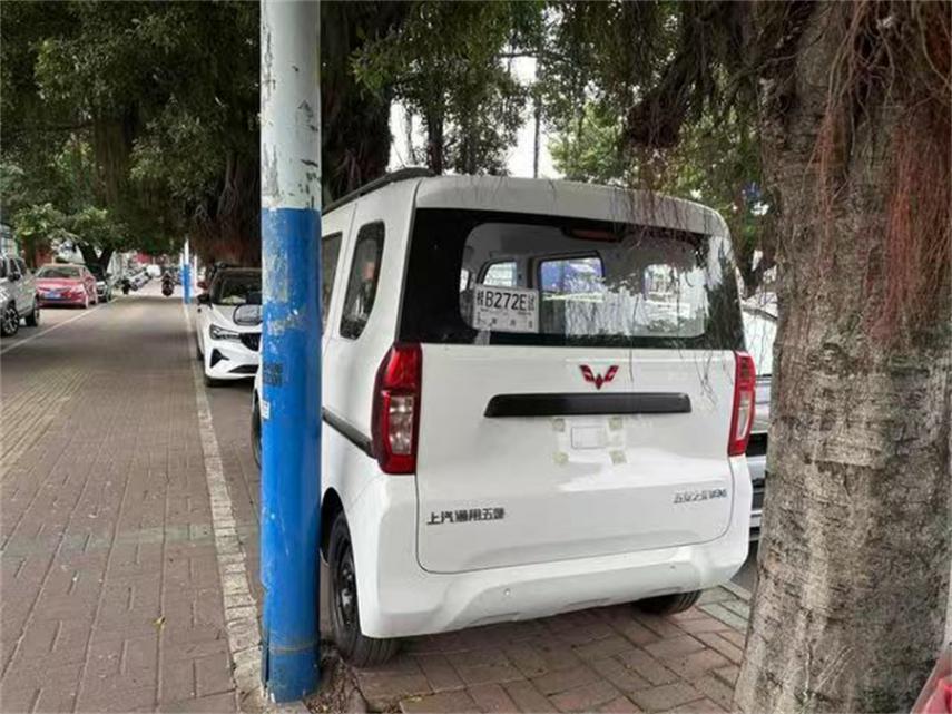 配双侧滑门,续航201km,五菱之光ev现身街头,还支持快充