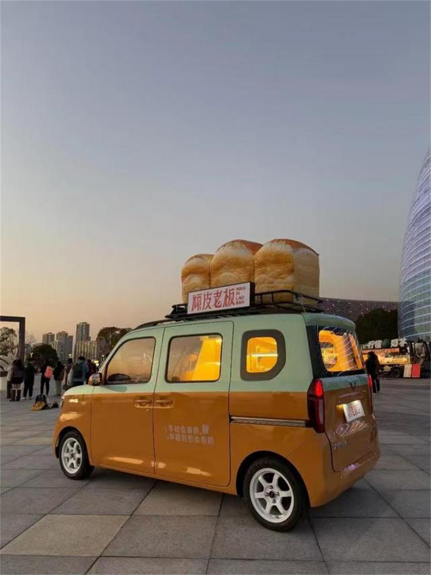 配双侧滑门,续航201km,五菱之光ev现身街头,还支持快充